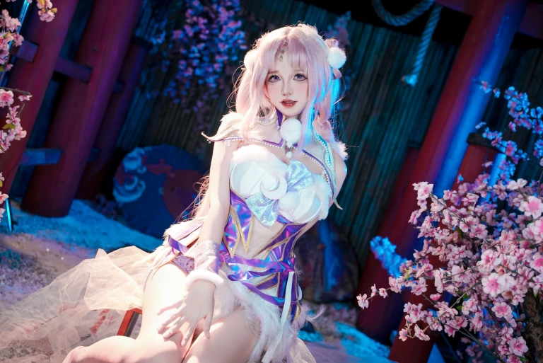 阿薰kaOri《永劫无间·殷紫萍》主题写真：61张全套美图，含1个视频