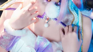 阿薰kaOri《永劫无间·殷紫萍》主题写真：61张全套美图，含1个视频