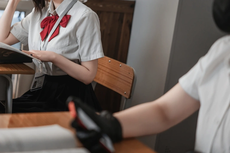 阿薰kaOri《堕落学院》主题写真：150张全套美图，含14个视频