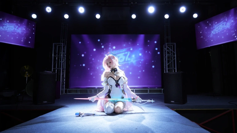 阿薰kaOri《爱弥斯》主题写真：468张全套美图，含13个视频