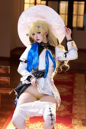 阿薰kaOri《菲比》主题写真：584张全套美图，含19个视频
