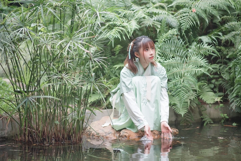 Kitaro_绮太郎《娉娉袅袅十三余，豆蔻年华二月初》主题写真：19张全套美图