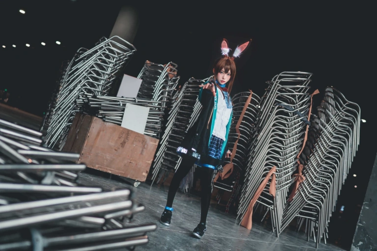 Kitaro_绮太郎《明日方舟 阿米娅》主题写真：17张全套美图