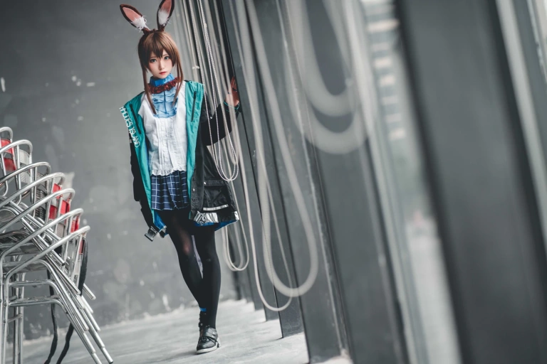 Kitaro_绮太郎《明日方舟 阿米娅》主题写真：17张全套美图