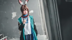Kitaro_绮太郎《明日方舟 阿米娅》主题写真：17张全套美图