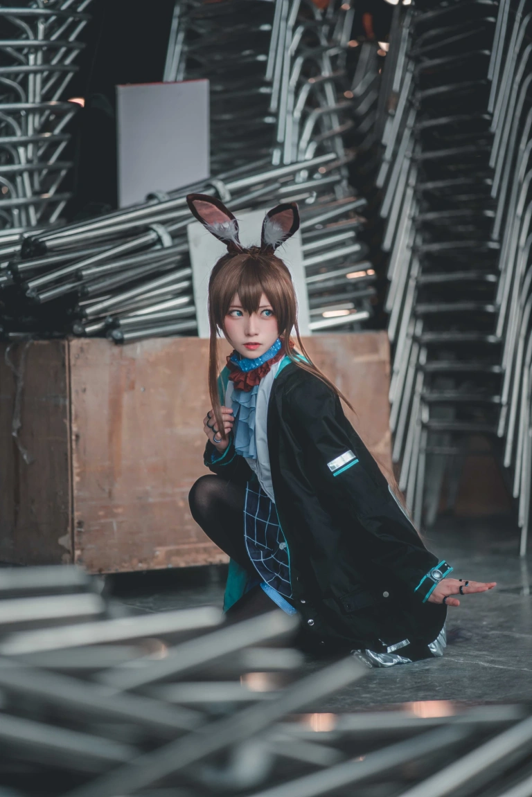 Kitaro_绮太郎《明日方舟 阿米娅》主题写真：17张全套美图