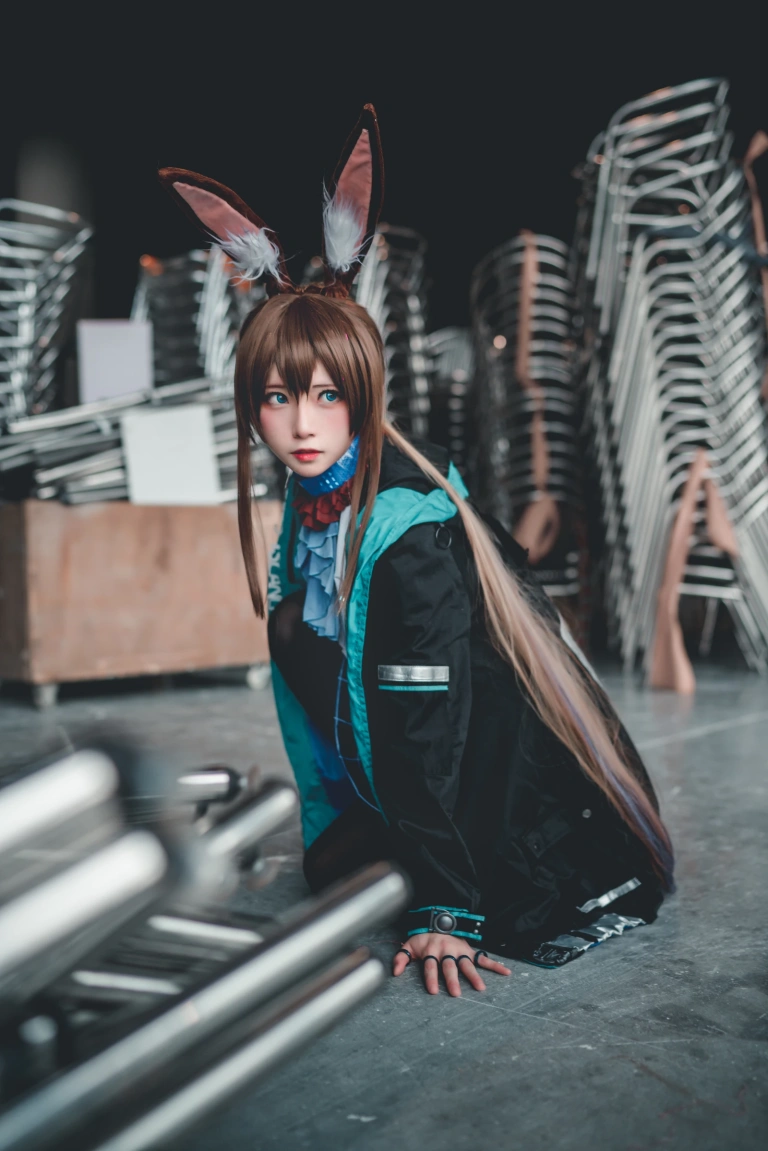 Kitaro_绮太郎《明日方舟 阿米娅》主题写真：17张全套美图