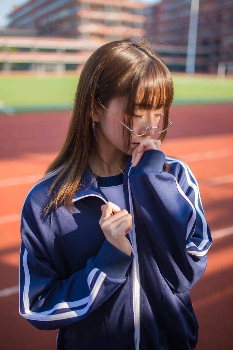 Kitaro_绮太郎《运动服女孩1》主题写真：13张全套美图
