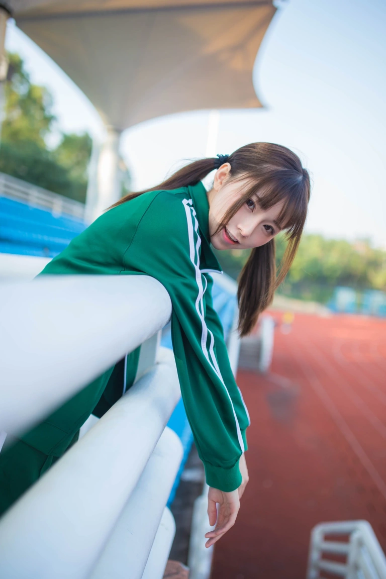 Kitaro_绮太郎《运动服女孩3》主题写真：18张全套美图