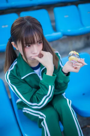 Kitaro_绮太郎《运动服女孩3》主题写真：18张全套美图