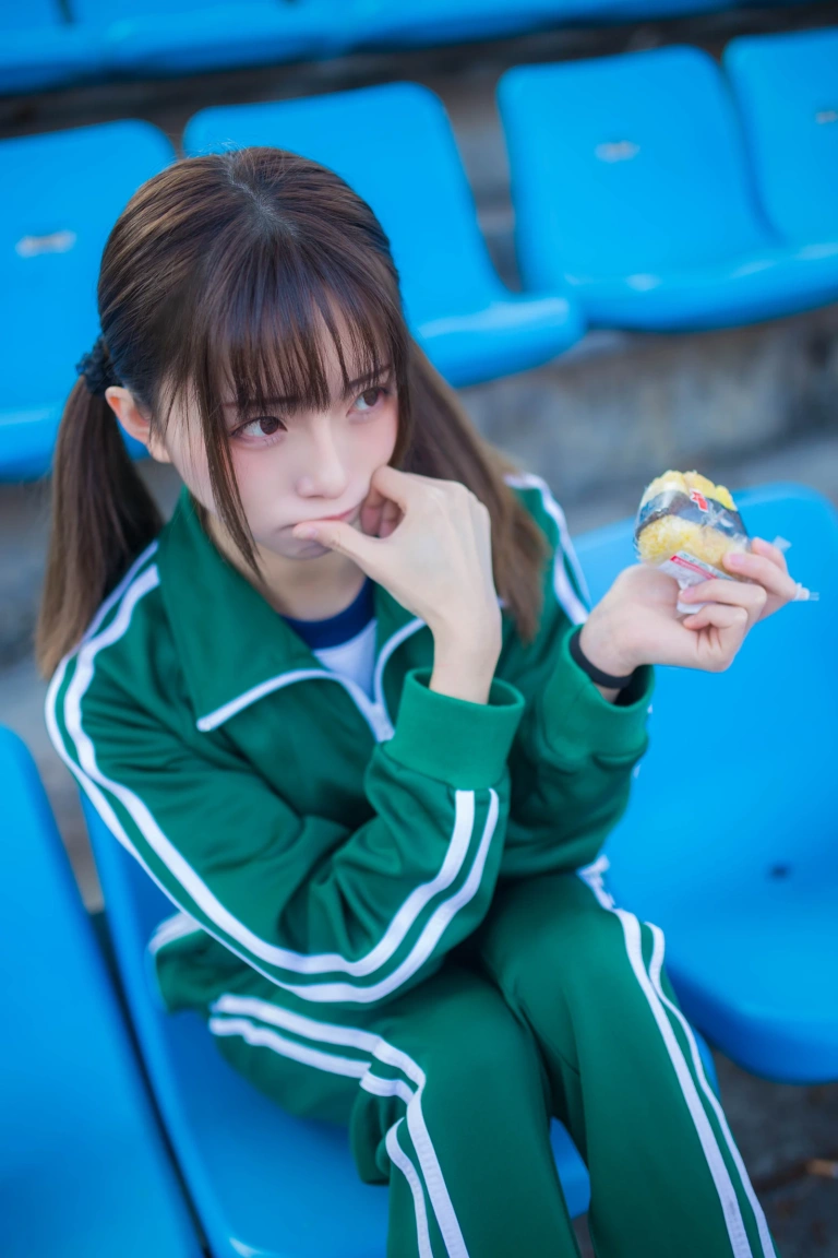 Kitaro_绮太郎《运动服女孩3》主题写真：18张全套美图