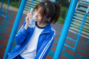 Kitaro_绮太郎《运动服女孩4》主题写真：11张全套美图