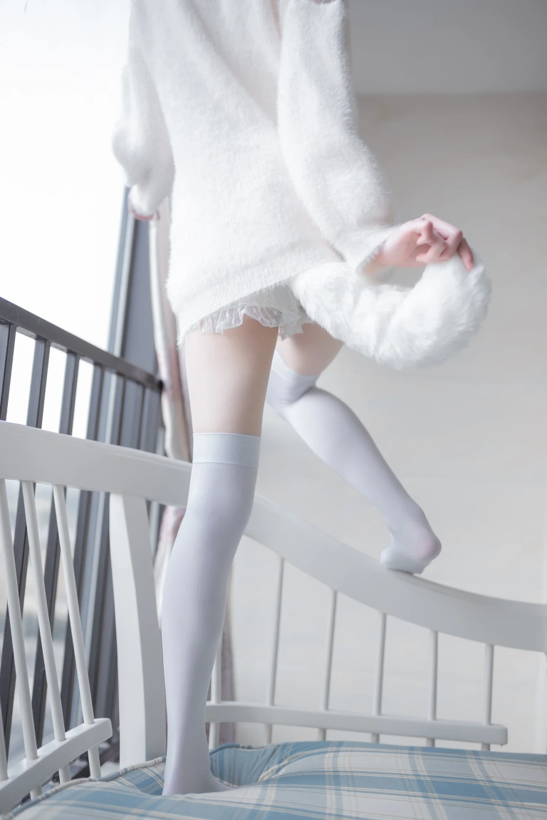 Kitaro_绮太郎《白喵女友》主题写真：41张全套美图
