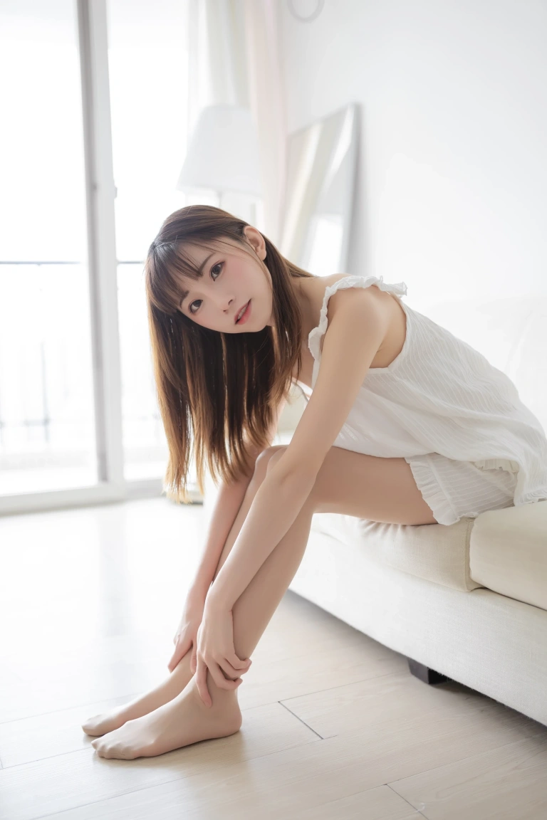 Kitaro_绮太郎《白色睡衣》主题写真：45张全套美图