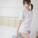 Kitaro_绮太郎《蓝白条纹袜》主题写真：42张全套美图