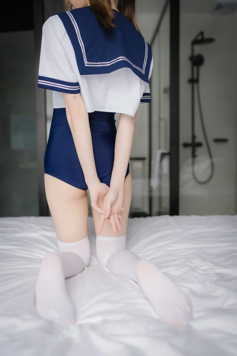 Kitaro_绮太郎《泳装JK》主题写真：43张全套美图