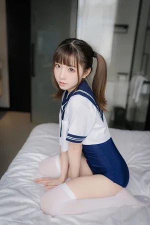 Kitaro_绮太郎《泳装JK》主题写真：43张全套美图
