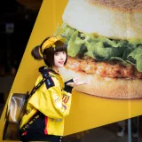 Kitaro_绮太郎《麦当劳女孩》主题写真：18张全套美图