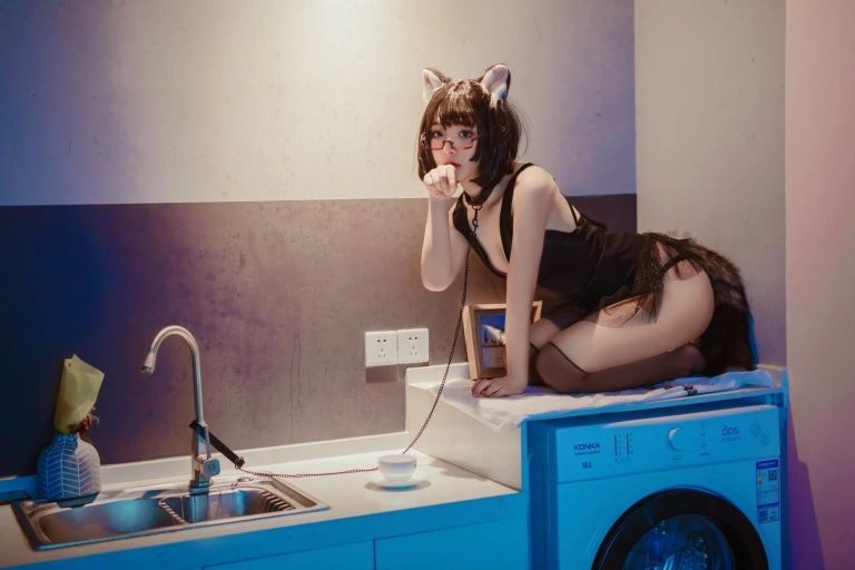 Kokuhui(yuuhui玉汇)《猫猫头黑裙子》主题写真：10张全套美图