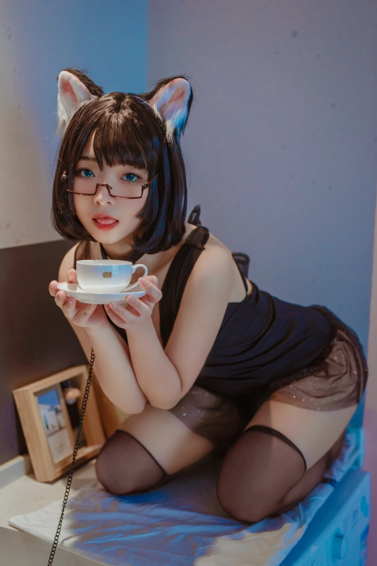 Kokuhui(yuuhui玉汇)《猫猫头黑裙子》主题写真：10张全套美图