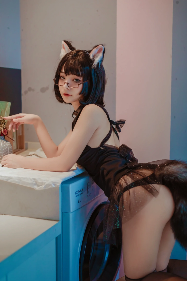 Kokuhui(yuuhui玉汇)《猫猫头黑裙子》主题写真：10张全套美图