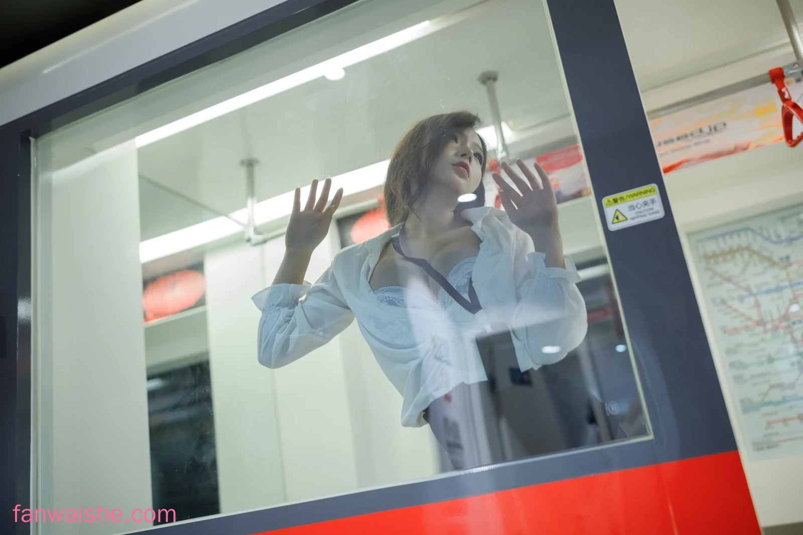 Kokuhui(yuuhui玉汇) Kokuhui(yuuhui玉汇) NO.007 - 电车(&胡桃猫)