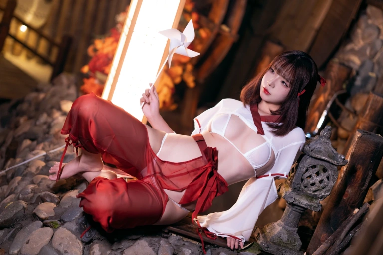 Kokuhui(yuuhui玉汇)《巫女》主题写真：120张全套美图