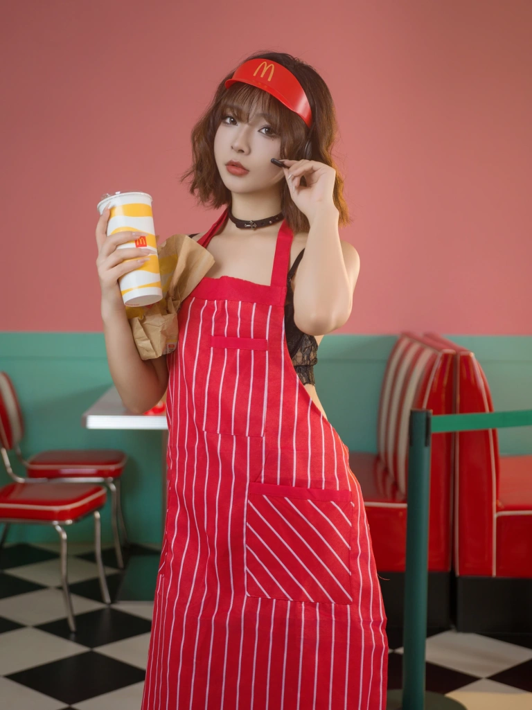 Kokuhui(yuuhui玉汇)《麦当劳的女服务员》主题写真：149张全套美图