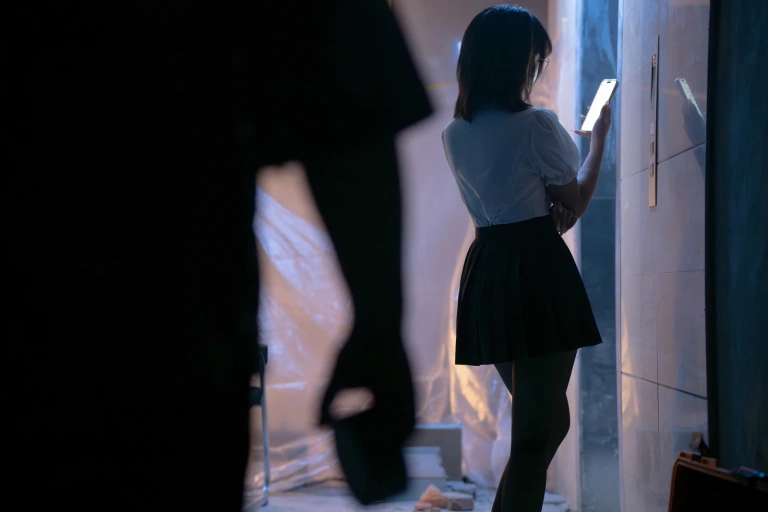 Kokuhui(yuuhui玉汇)《电梯间の尾行》主题写真：164张全套美图，含1个视频