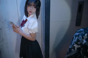 Kokuhui(yuuhui玉汇)《电梯间の尾行》主题写真：164张全套美图，含1个视频