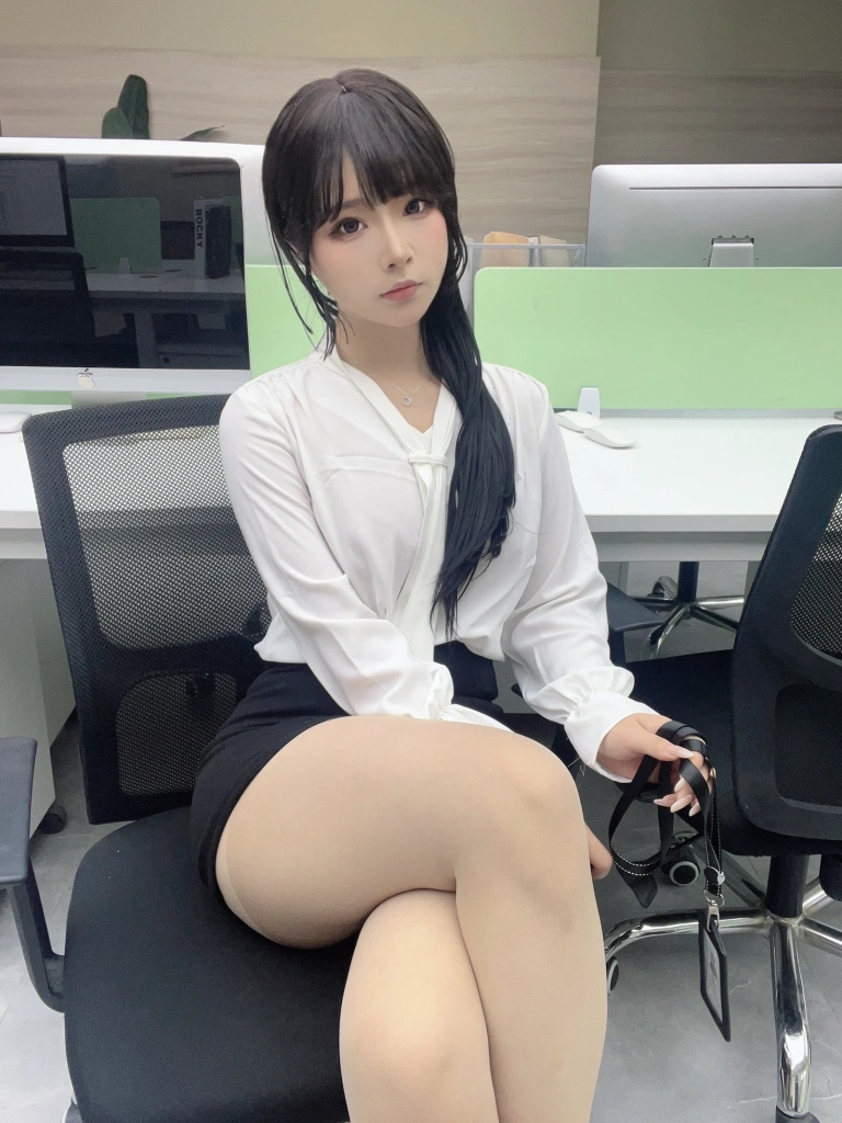 Kokuhui(yuuhui玉汇)《Patreon订阅 体贴的秘书》主题写真：37张全套美图