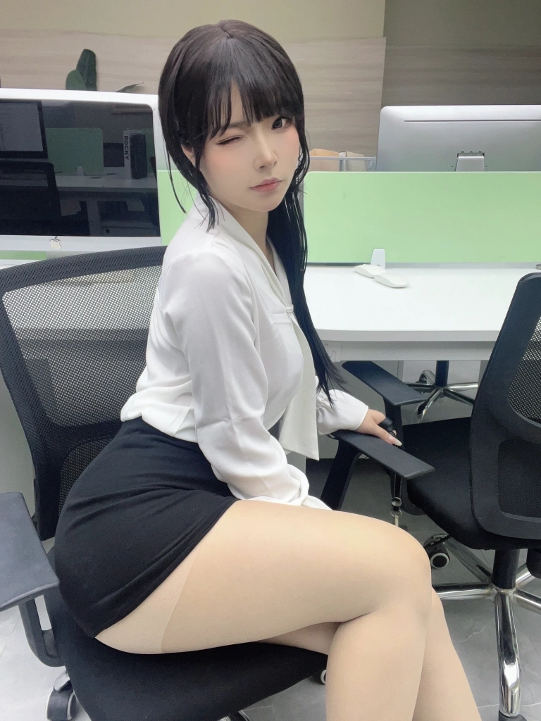 Kokuhui(yuuhui玉汇)《Patreon订阅 体贴的秘书》主题写真：37张全套美图