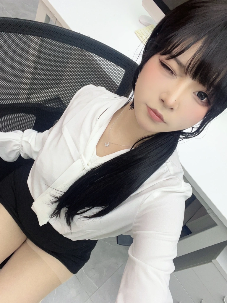 Kokuhui(yuuhui玉汇)《Patreon订阅 体贴的秘书》主题写真：37张全套美图