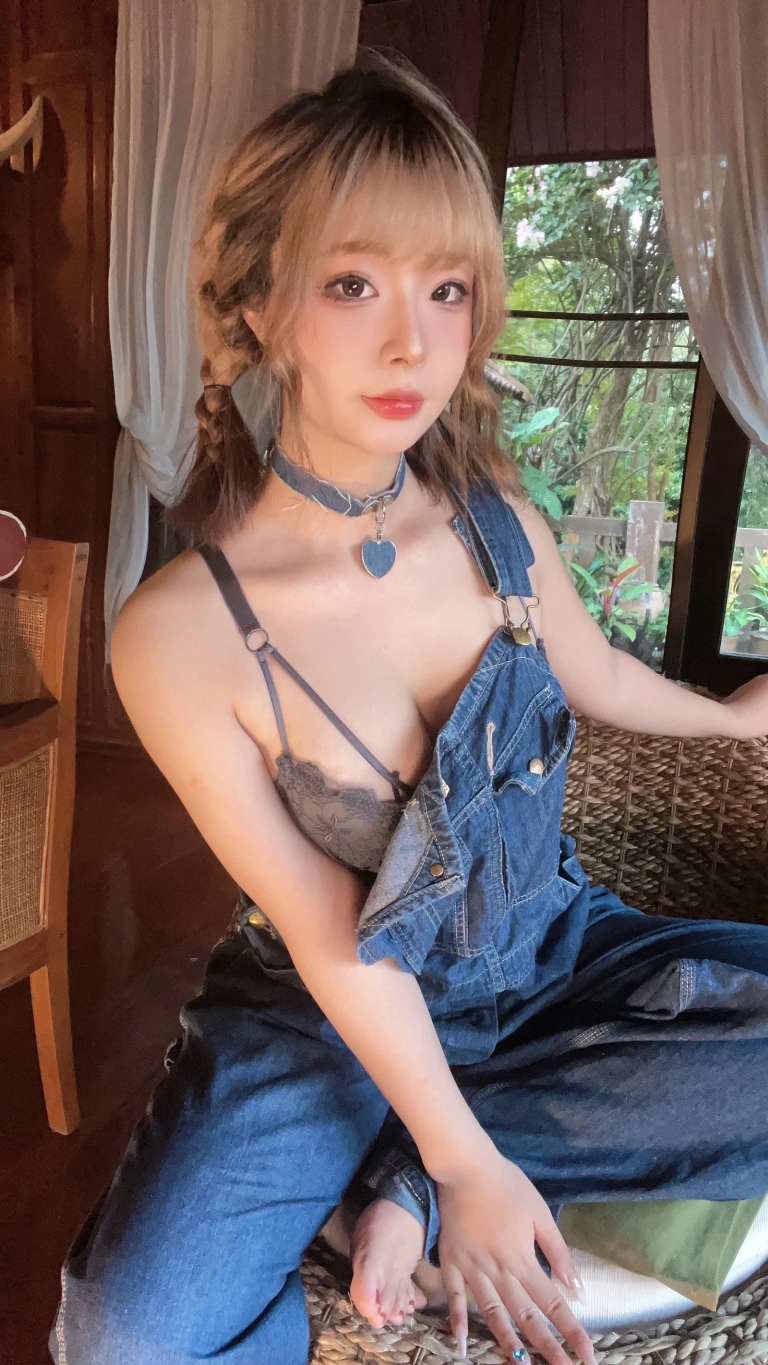 Kokuhui(yuuhui玉汇)《Patreon订阅 背带裤妹妹》主题写真：41张全套美图，含1个视频