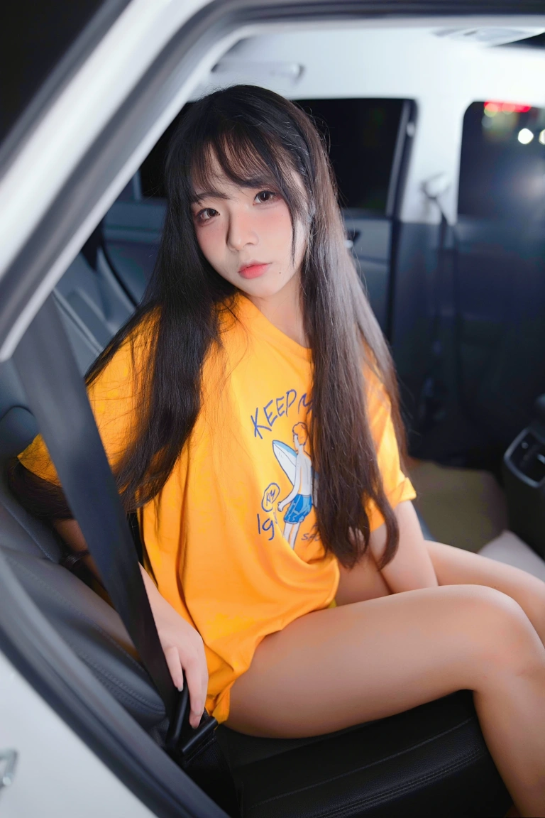 Kokuhui(yuuhui玉汇)《车内嫩黄》主题写真：93张全套美图
