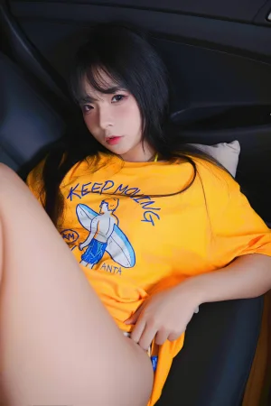 Kokuhui(yuuhui玉汇)《车内嫩黄》主题写真：93张全套美图