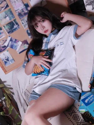 Kokuhui(yuuhui玉汇)《蓝白条少女》主题写真：81张全套美图