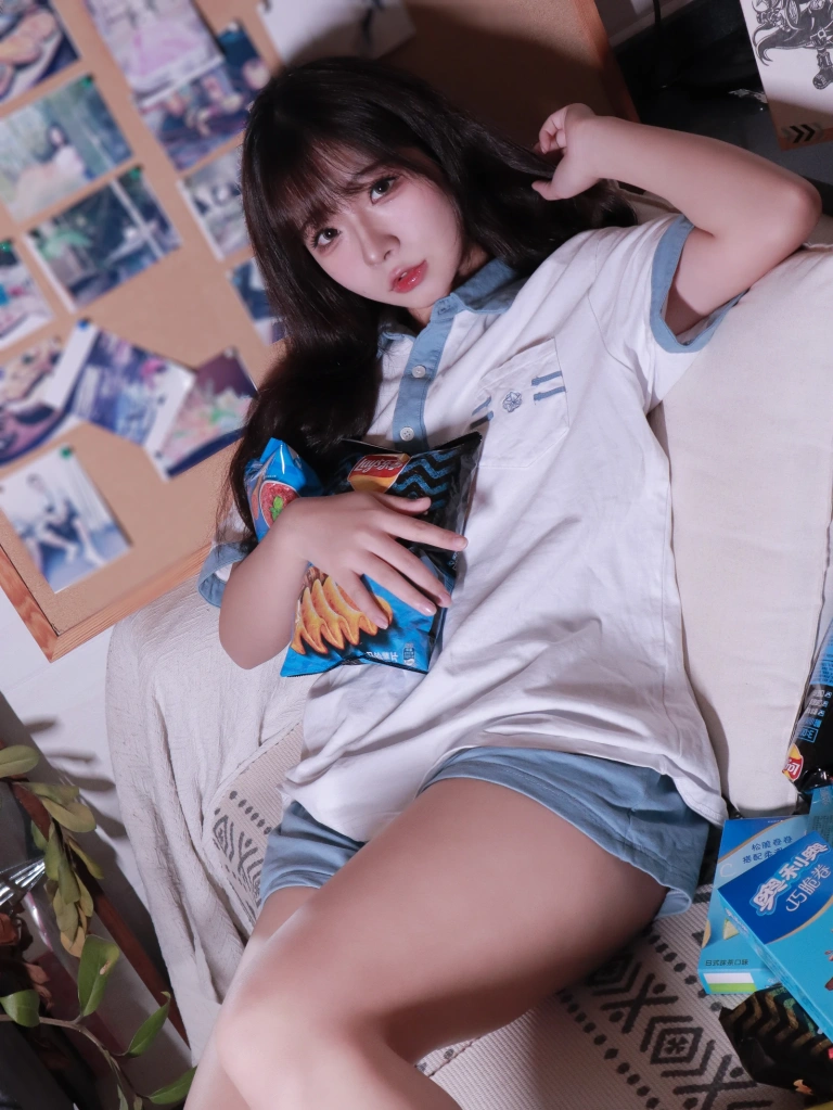 Kokuhui(yuuhui玉汇)《蓝白条少女》主题写真：81张全套美图