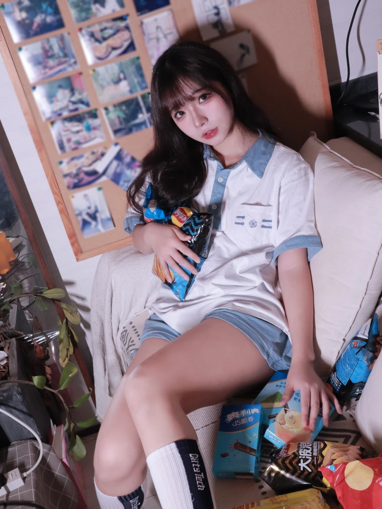Kokuhui(yuuhui玉汇)《蓝白条少女》主题写真：81张全套美图