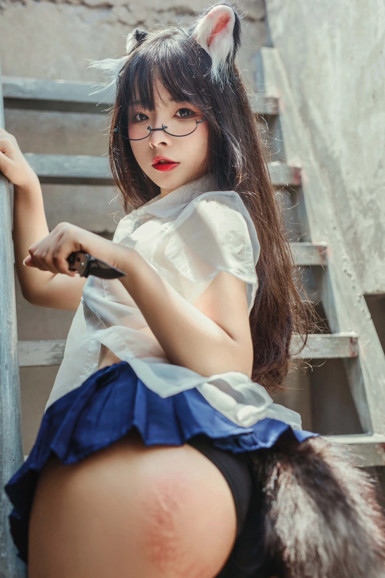 Kokuhui(yuuhui玉汇)《天台猫猫 黑犬机器人女友》主题写真：32张全套美图