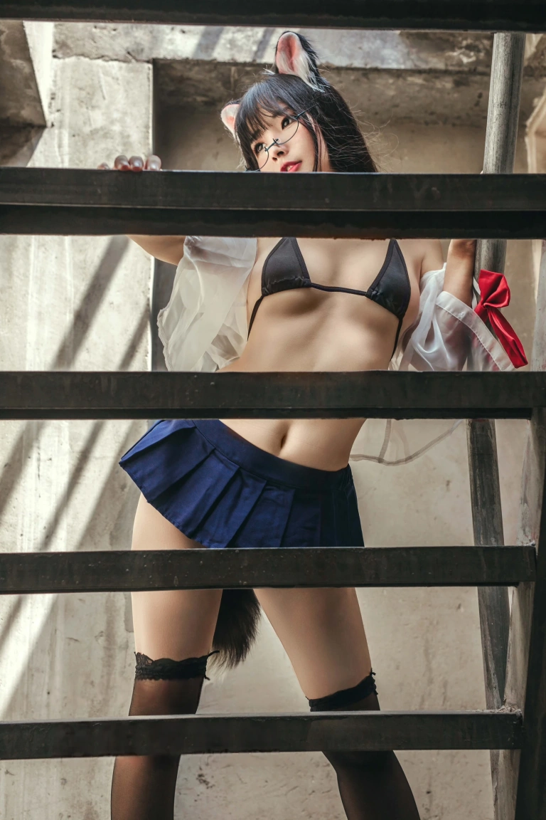 Kokuhui(yuuhui玉汇)《天台猫猫 黑犬机器人女友》主题写真：32张全套美图