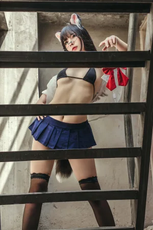 Kokuhui(yuuhui玉汇)《天台猫猫 黑犬机器人女友》主题写真：32张全套美图