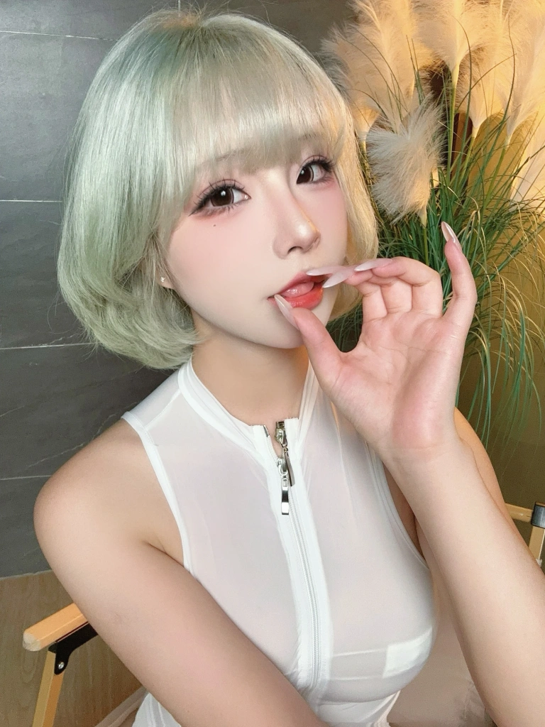 Kokuhui(yuuhui玉汇)《透明竞泳》主题写真：44张全套美图，含2个视频