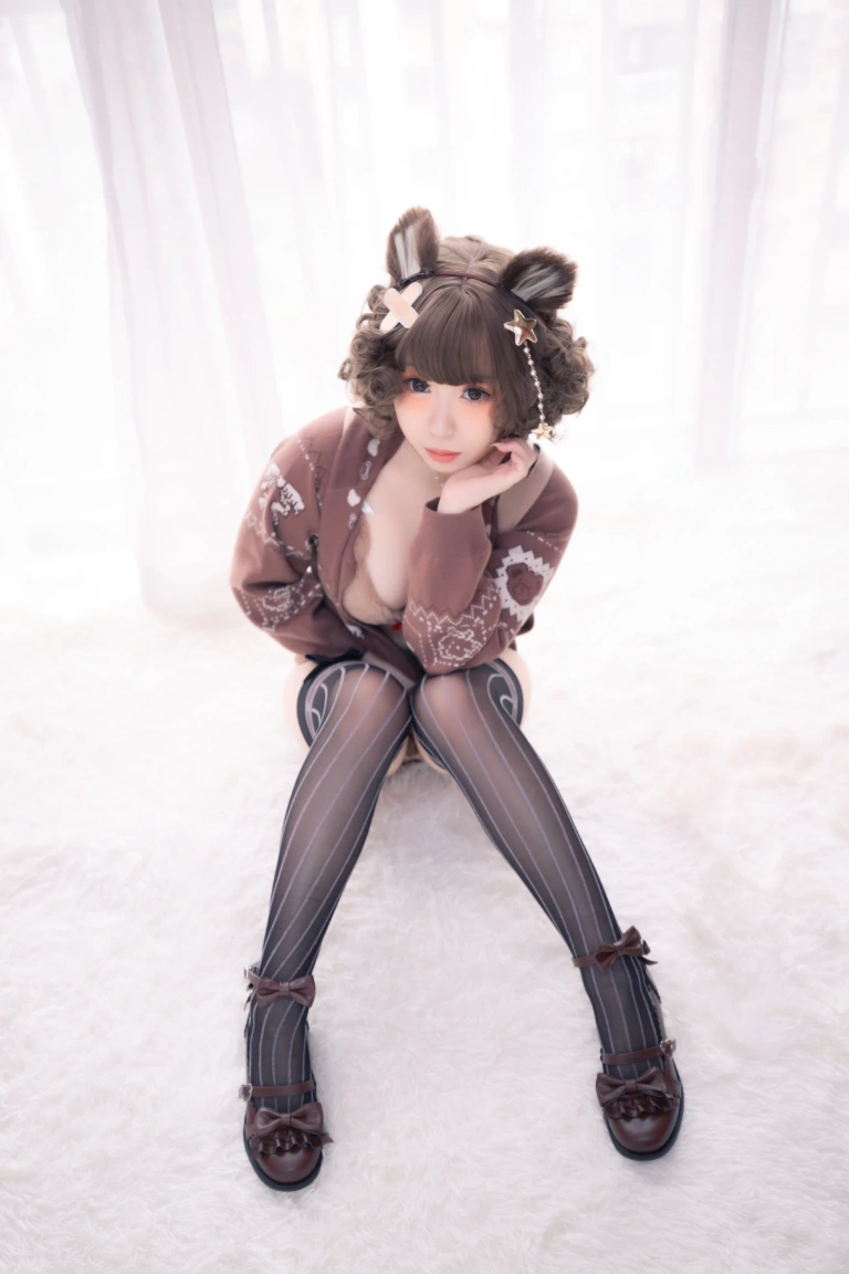 胡桃Kurumi《胡桃 NO.002 – 熊熊》主题写真：221张全套美图，含10个视频