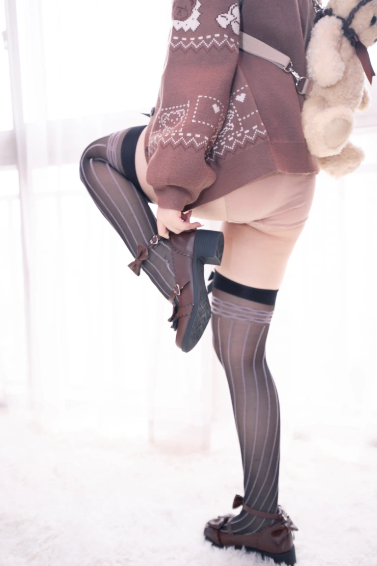 胡桃Kurumi《胡桃 NO.002 – 熊熊》主题写真：221张全套美图，含10个视频