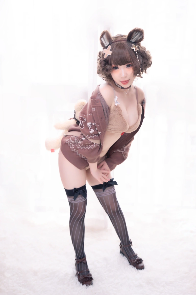 胡桃Kurumi《胡桃 NO.002 – 熊熊》主题写真：221张全套美图，含10个视频