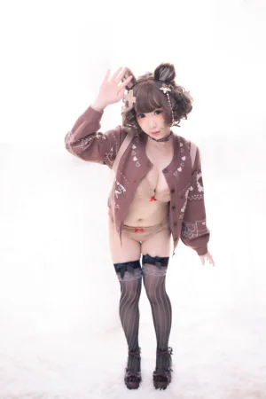 胡桃Kurumi《胡桃 NO.002 – 熊熊》主题写真：221张全套美图，含10个视频