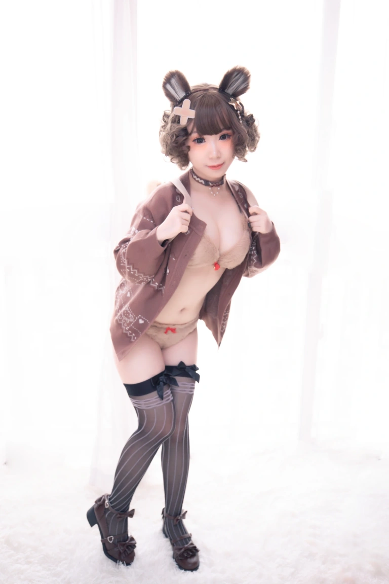 胡桃Kurumi《胡桃 NO.002 – 熊熊》主题写真：221张全套美图，含10个视频