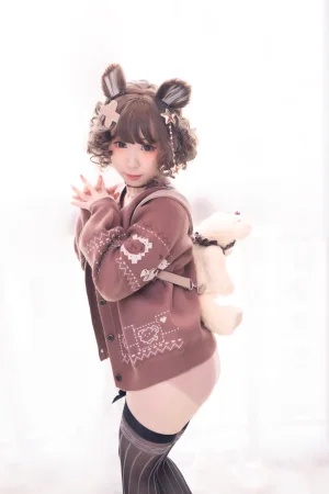 胡桃Kurumi《胡桃 NO.002 – 熊熊》主题写真：221张全套美图，含10个视频