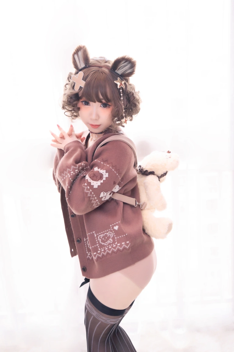 胡桃Kurumi《胡桃 NO.002 – 熊熊》主题写真：221张全套美图，含10个视频